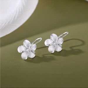 4. NEW 925 Sterling Silver Vintage Flower Earrings